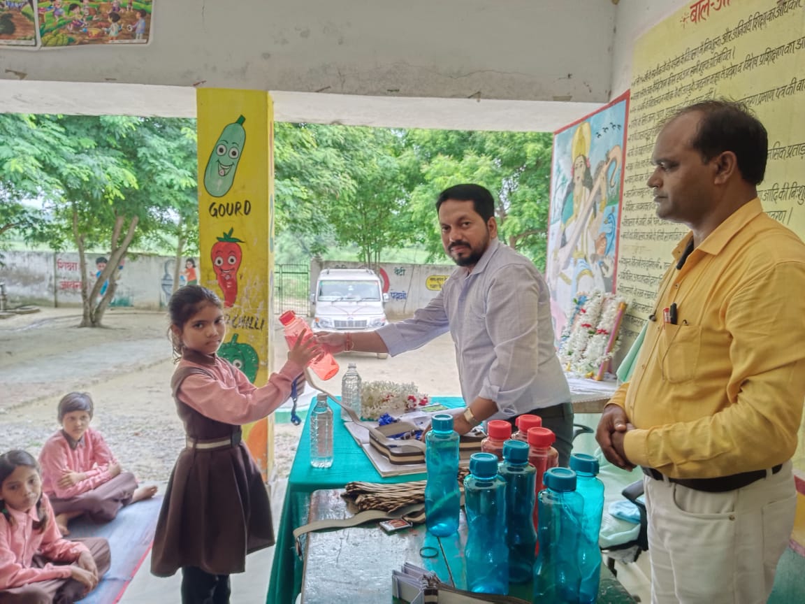 वितरण कार्यक्रम हुआ संपन्न