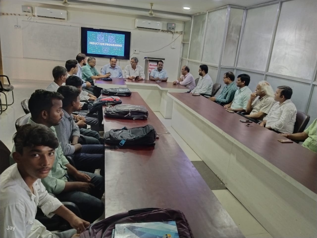मैकेनिकल इंजीनियरिंग के नवप्रवेशित छात्रों का दीक्षारंभ कार्यक्रम प्रारंभ