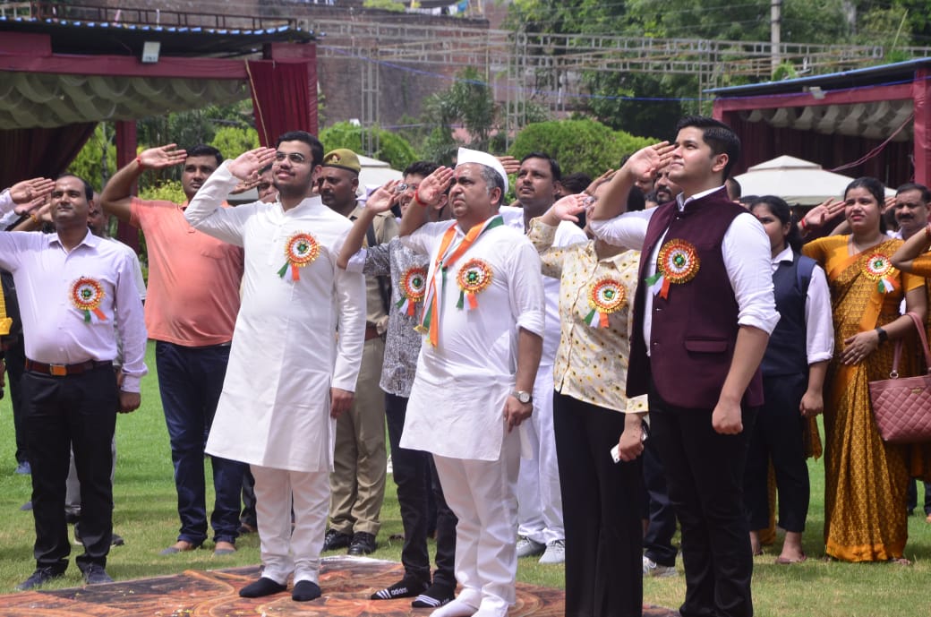 राजमहल में धूम धाम से मनाया गया स्वतंत्रता दिवस समारोह