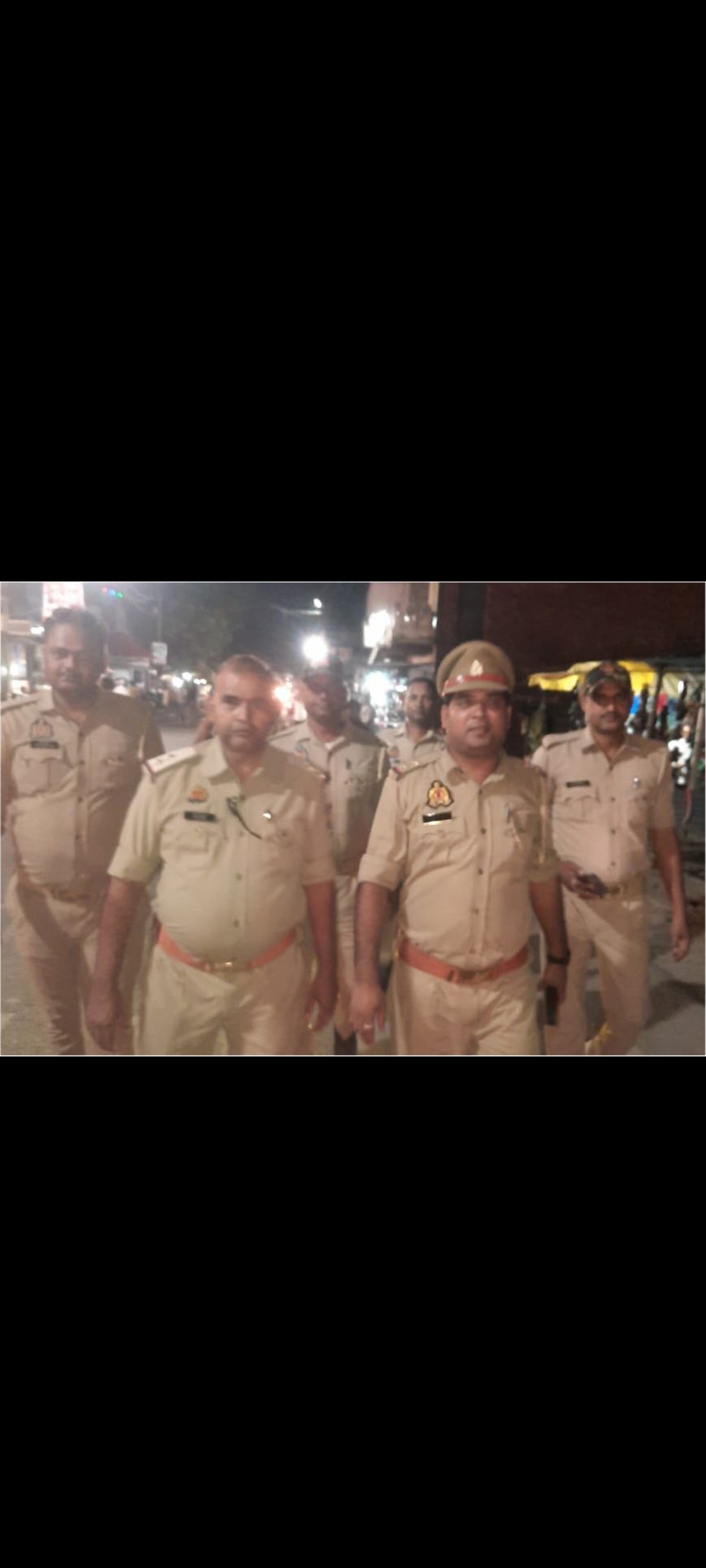 त्योहारों को लेकर पुलिस प्रशासन ने निकाला फ्लैग मार्चशान्ति व्यवस्था व अमन चैन से मनाया जाए पर्व: तारिक